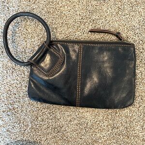 HOBO Sable wristlet black